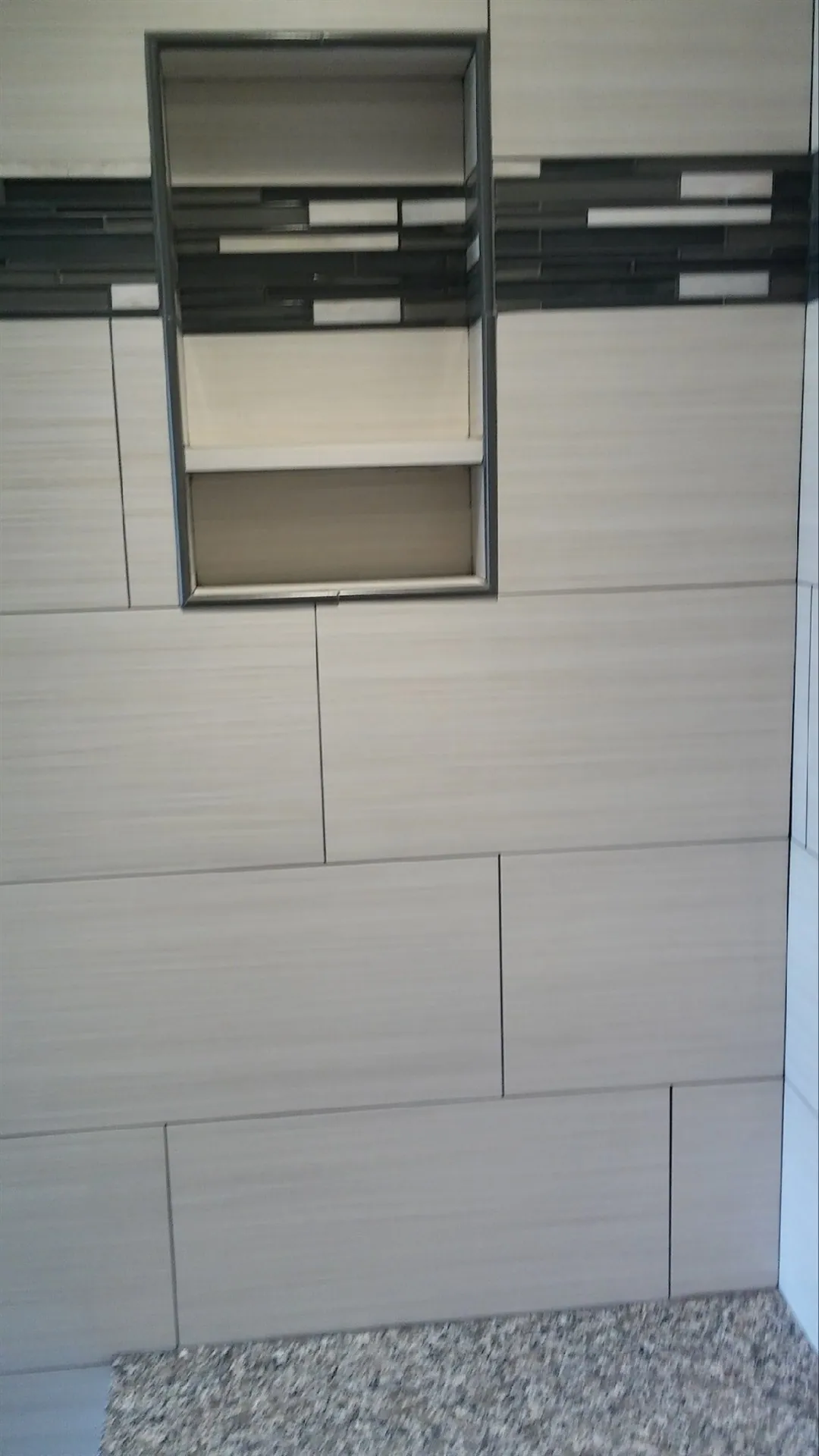 Tiled niche with glass mosaic accent band